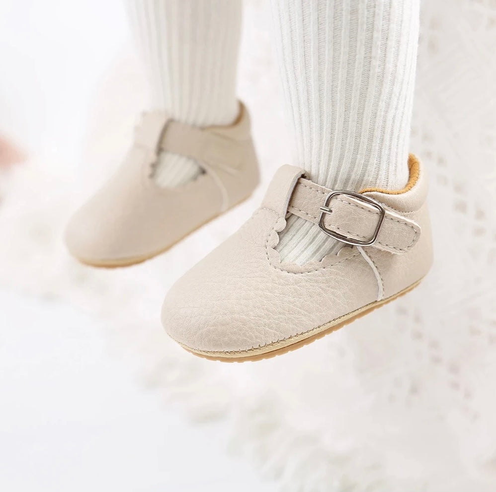 Taupe deals baby shoes