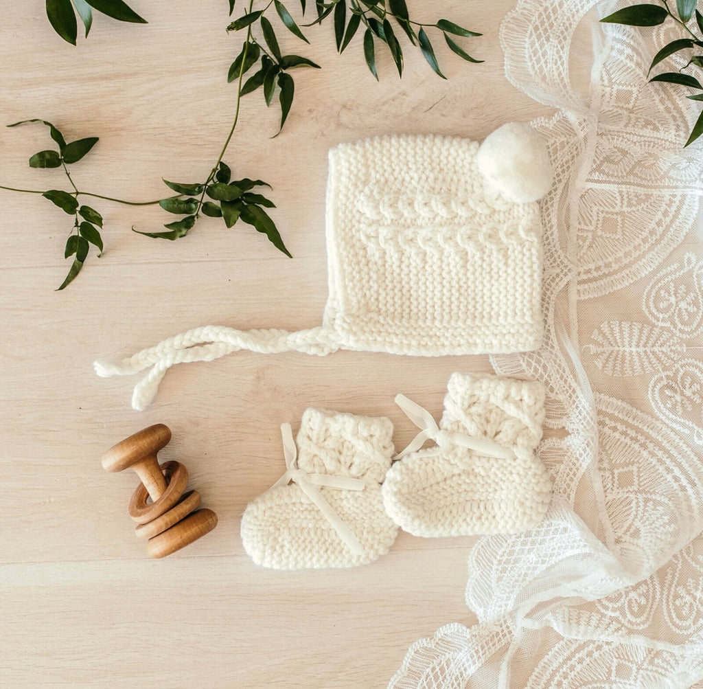 Merino Bonnet and Booties- Ivory